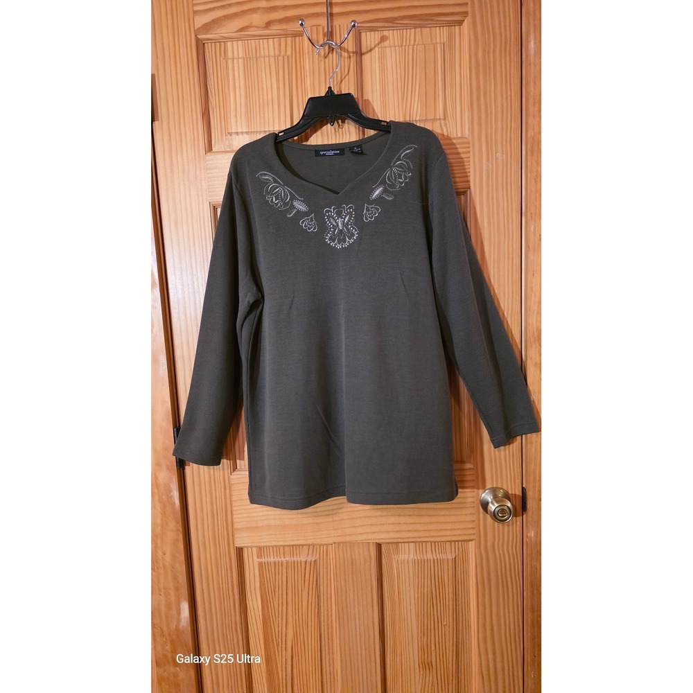 Speculation Women Olive Green Ribbed Embroidered Butterfly V-Neck Top 1X
